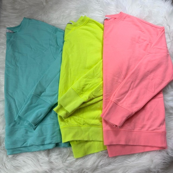 DSG Tops - X SOLD X DSG Vibrant Sweatshirt Bundle